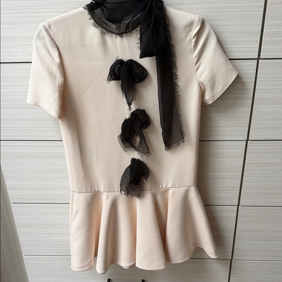 Elegant Cream and Black Womans dress - Picture 3 of 4